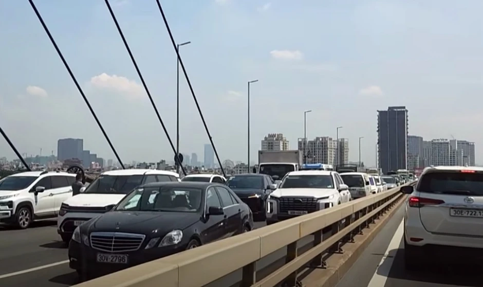 Các tài xế trong vụ tai nạn liên hoàn trên cầu Nhật Tân có vi phạm nồng độ cồn? Các tài xế trong vụ tai nạn liên hoàn trên cầu Nhật Tân có vi phạm nồng độ cồn?