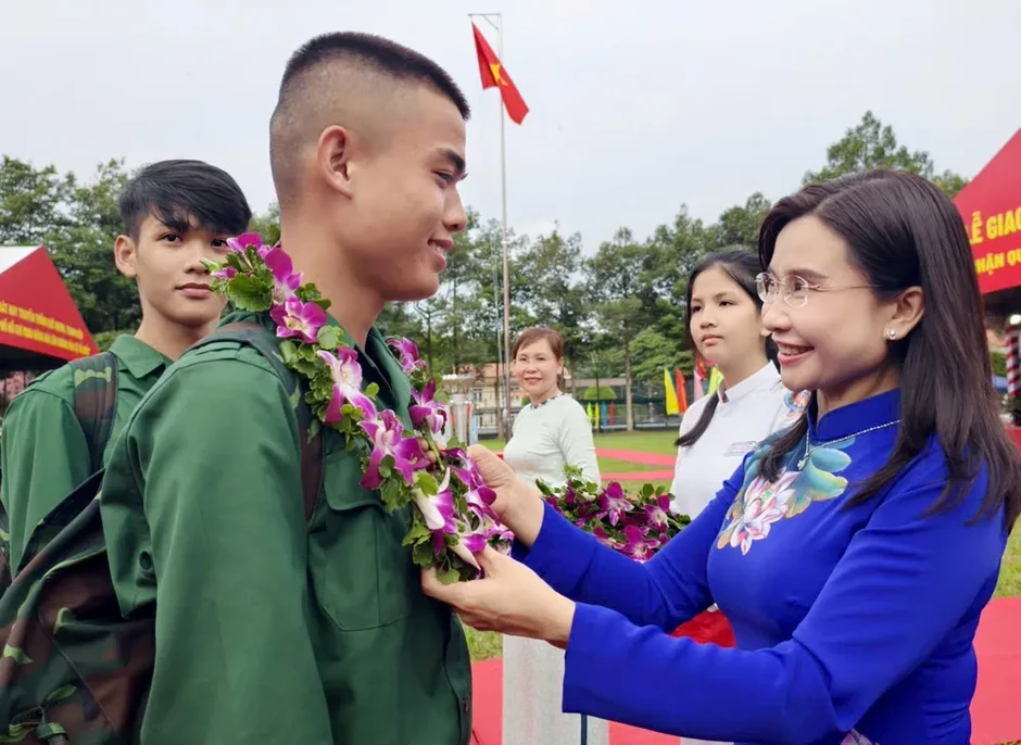 Các tân binh sẵn sàng nhận và hoàn thành tốt mọi nhiệm vụ được giao Các tân binh sẵn sàng nhận và hoàn thành tốt mọi nhiệm vụ được giao