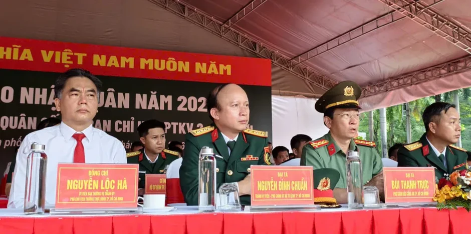 Các tân binh sẵn sàng nhận và hoàn thành tốt mọi nhiệm vụ được giao Các tân binh sẵn sàng nhận và hoàn thành tốt mọi nhiệm vụ được giao