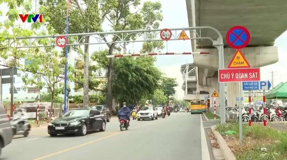 Cấm dừng đỗ quanh ga Metro số 1: Đón người thân, khách hàng có vi phạm luật? Cấm dừng đỗ quanh ga Metro số 1: Đón người thân, khách hàng có vi phạm luật?