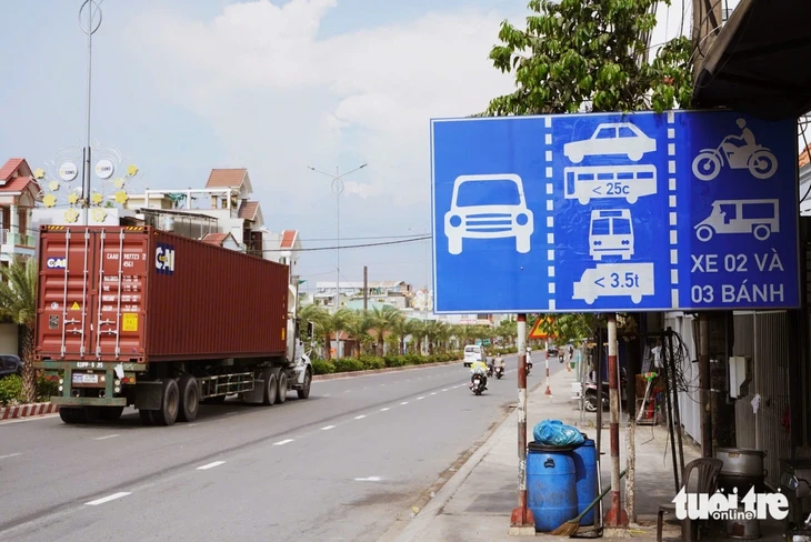 Cắm lại biển báo, phân luồng mới trên đường Thống Nhất sau phản ánh