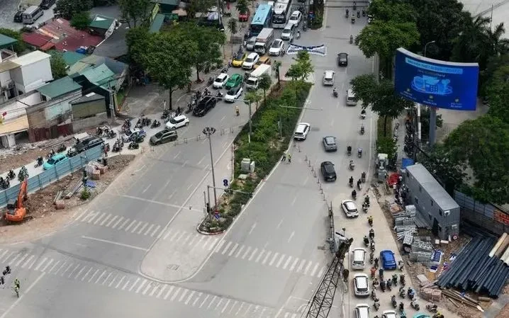 Cấm ô tô quay đầu tại nút giao La Thành - Nguyễn Chí Thanh