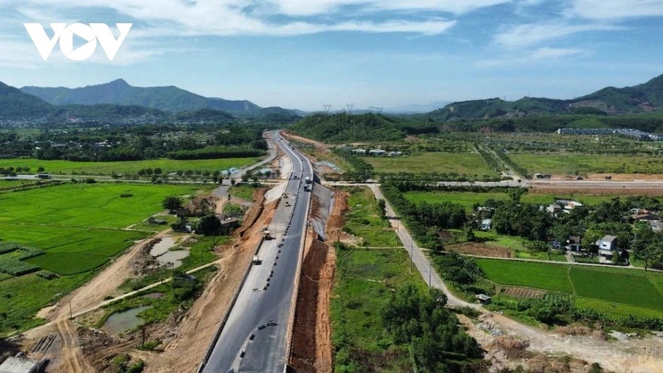 Cấm xe máy, xe thô sơ, người đi bộ vào cao tốc Hòa Liên-Túy Loan