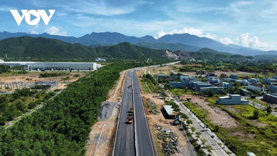 Cấm xe máy, xe thô sơ, người đi bộ vào cao tốc Hòa Liên-Túy Loan