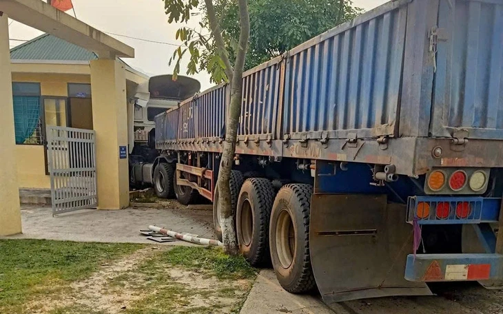 Cấm xe sơ mi rơ moóc chạy ban ngày trên một đoạn quốc lộ 49 ở Huế