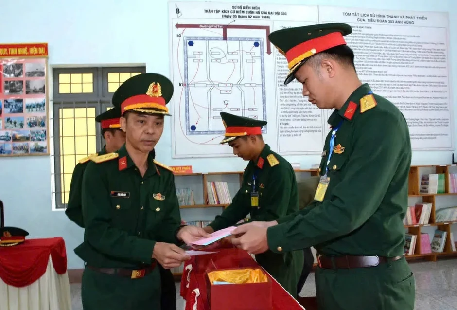Cán bộ, chiến sĩ các đơn vị biên giới Đắk Lắk hoàn thành bầu cử sớm Cán bộ, chiến sĩ các đơn vị biên giới Đắk Lắk hoàn thành bầu cử sớm