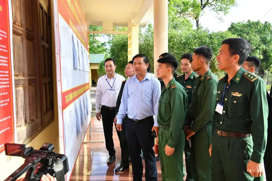 Cán bộ, chiến sĩ các đơn vị biên giới Đắk Lắk hoàn thành bầu cử sớm Cán bộ, chiến sĩ các đơn vị biên giới Đắk Lắk hoàn thành bầu cử sớm