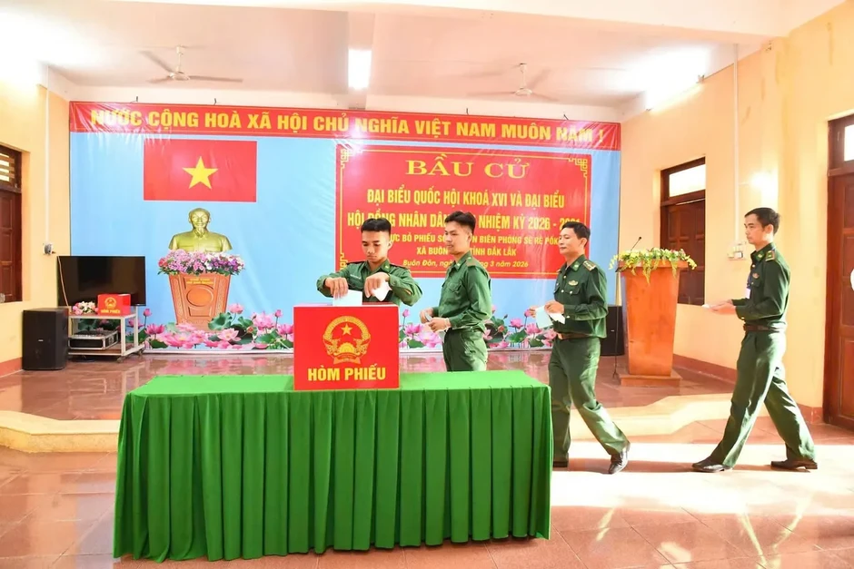 Cán bộ, chiến sĩ các đơn vị biên giới Đắk Lắk hoàn thành bầu cử sớm Cán bộ, chiến sĩ các đơn vị biên giới Đắk Lắk hoàn thành bầu cử sớm
