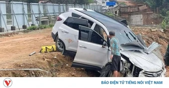 Cán bộ công an tử vong sau khi ô tô va vào rào chắn trên cao tốc Nội Bài - Lào Cai