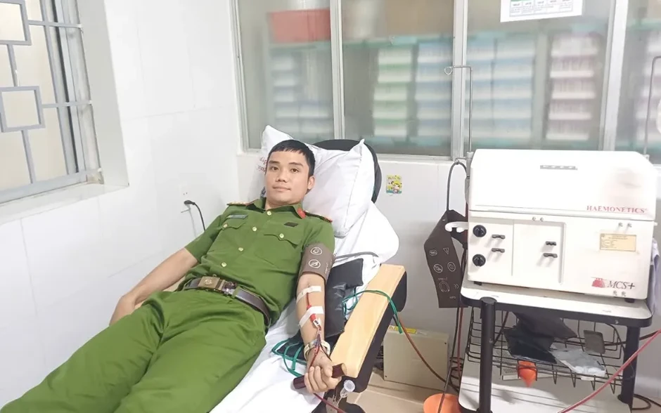 Cán bộ Công an xã vượt gần 90km hiến tiểu cầu giúp bệnh nhân qua cơn nguy kịch Cán bộ Công an xã vượt gần 90km hiến tiểu cầu giúp bệnh nhân qua cơn nguy kịch