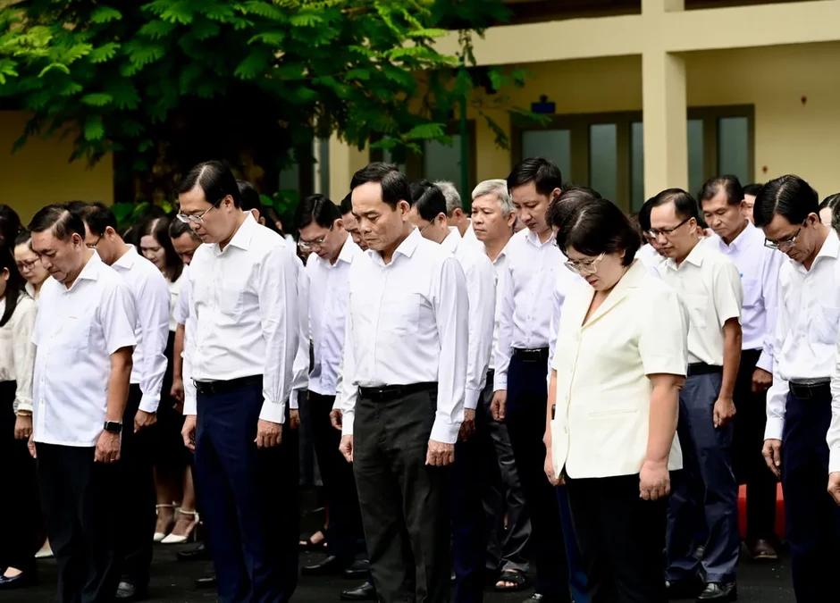 Cán bộ, công chức ủng hộ Quỹ “Vì biển đảo quê hương – Vì tuyến đầu Tổ quốc” TPHCM Cán bộ, công chức ủng hộ Quỹ “Vì biển đảo quê hương – Vì tuyến đầu Tổ quốc” TPHCM