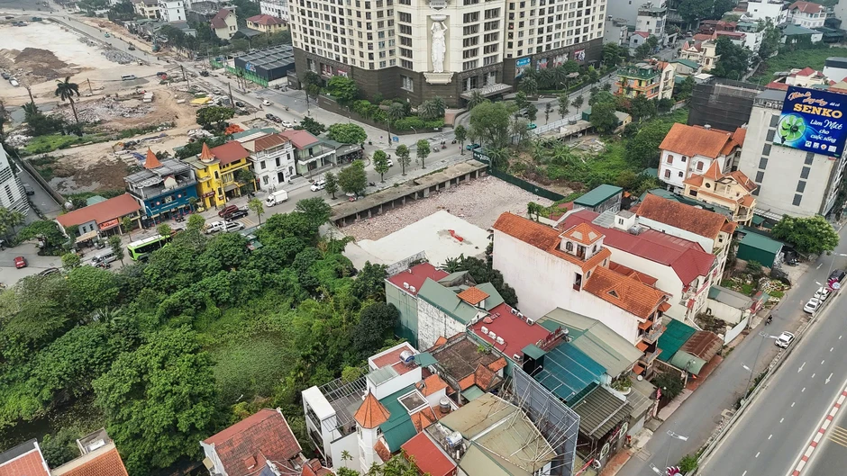 Cận cảnh đoạn đường dài 100 m có mức đầu tư 6,42 tỉ đồng/m Cận cảnh đoạn đường dài 100 m có mức đầu tư 6,42 tỉ đồng/m