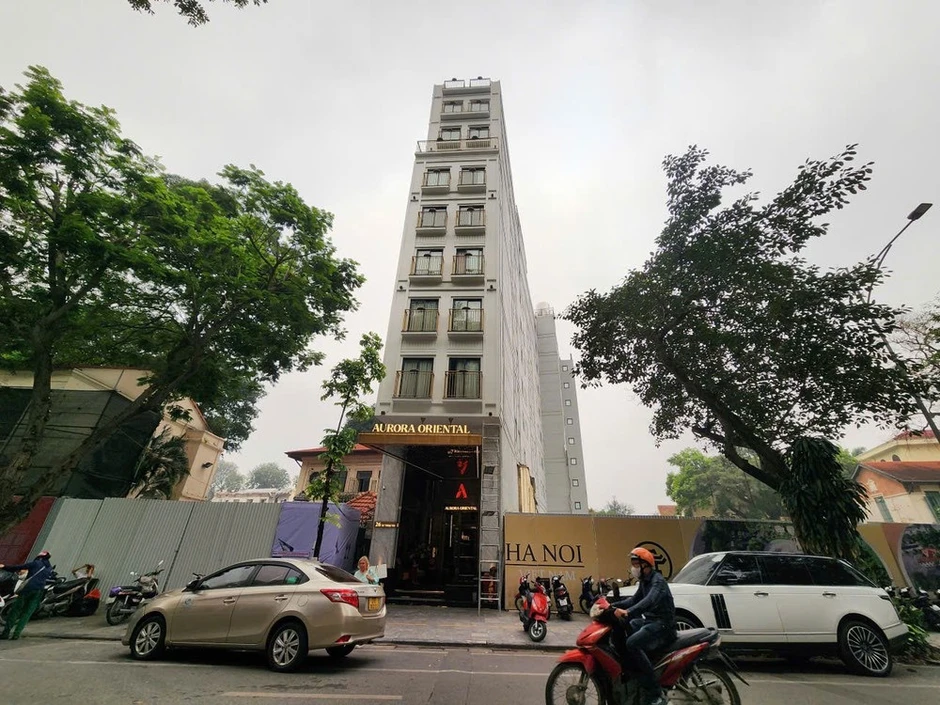 Cận cảnh khách sạn 9 tầng trên “đất vàng” cạnh Hồ Hoàn Kiếm bắt đầu di dời tài sản để giải phóng mặt bằng