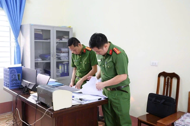 Cận cảnh khám xét, bắt giữ một Giám đốc Trung tâm trợ giúp xã hội