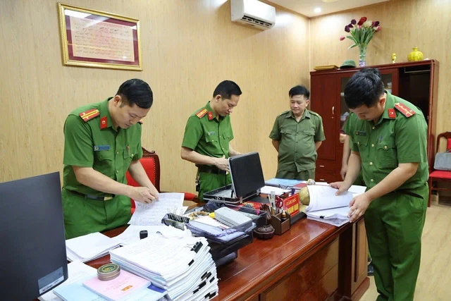 Cận cảnh khám xét, bắt giữ một Giám đốc Trung tâm trợ giúp xã hội