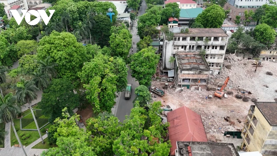 Cận cảnh phá dỡ khu đất “địa chỉ giới trẻ” một thời, mở rộng Nhà tang lễ Quốc gia Cận cảnh phá dỡ khu đất “địa chỉ giới trẻ” một thời, mở rộng Nhà tang lễ Quốc gia