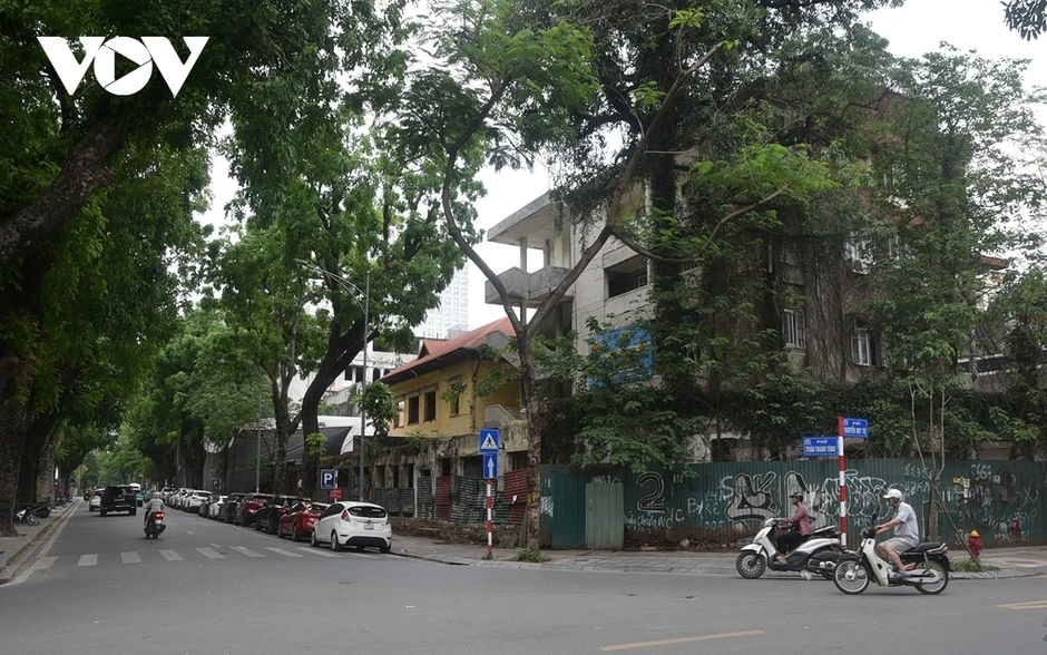 Cận cảnh phá dỡ khu đất “địa chỉ giới trẻ” một thời, mở rộng Nhà tang lễ Quốc gia Cận cảnh phá dỡ khu đất “địa chỉ giới trẻ” một thời, mở rộng Nhà tang lễ Quốc gia