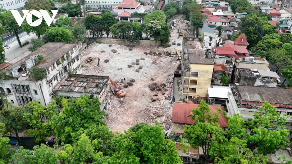 Cận cảnh phá dỡ khu đất “địa chỉ giới trẻ” một thời, mở rộng Nhà tang lễ Quốc gia Cận cảnh phá dỡ khu đất “địa chỉ giới trẻ” một thời, mở rộng Nhà tang lễ Quốc gia