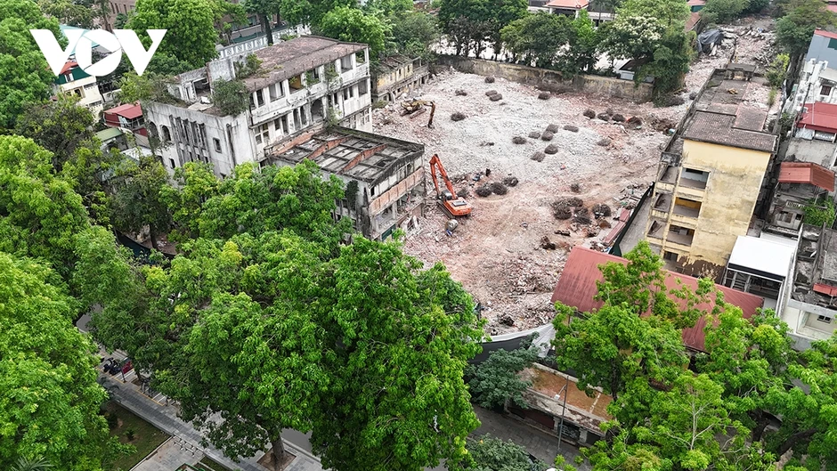 Cận cảnh phá dỡ khu đất “địa chỉ giới trẻ” một thời, mở rộng Nhà tang lễ Quốc gia Cận cảnh phá dỡ khu đất “địa chỉ giới trẻ” một thời, mở rộng Nhà tang lễ Quốc gia