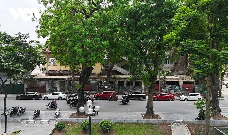 Cận cảnh phá dỡ khu đất “địa chỉ giới trẻ” một thời, mở rộng Nhà tang lễ Quốc gia Cận cảnh phá dỡ khu đất “địa chỉ giới trẻ” một thời, mở rộng Nhà tang lễ Quốc gia