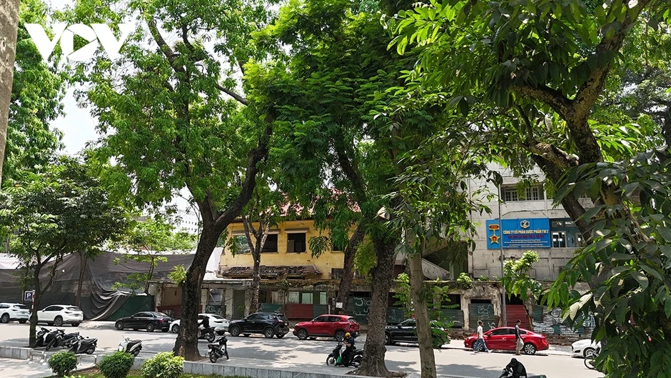 Cận cảnh phá dỡ khu đất “địa chỉ giới trẻ” một thời, mở rộng Nhà tang lễ Quốc gia Cận cảnh phá dỡ khu đất “địa chỉ giới trẻ” một thời, mở rộng Nhà tang lễ Quốc gia