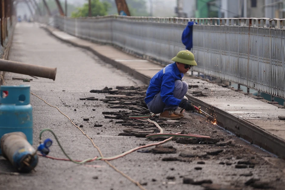 Cận cảnh sửa chữa cầu Long Biên