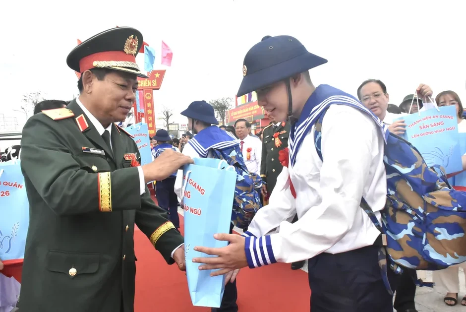Cần Thơ, An Giang tổ chức Lễ giao nhận quân năm 2026