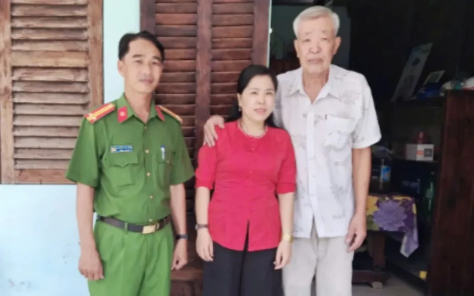 Cần Thơ: Công an phường giúp người phụ nữ tìm lại cha sau 43 năm Cần Thơ: Công an phường giúp người phụ nữ tìm lại cha sau 43 năm