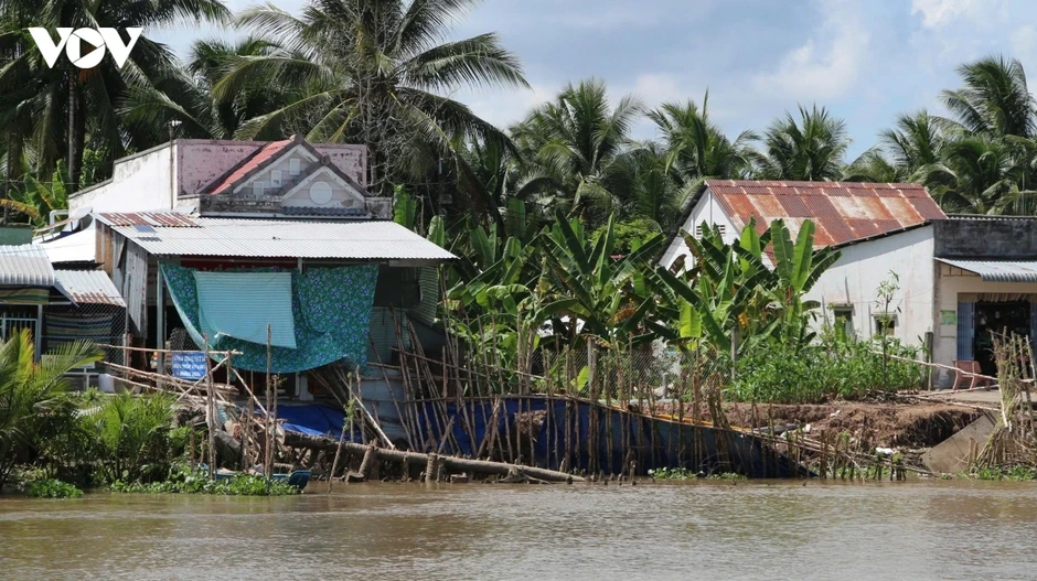 Cần Thơ công bố tình huống khẩn cấp sạt lở bờ sông Phụng An