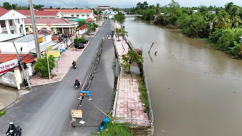 Cần Thơ công bố tình huống khẩn cấp tại nhiều điểm sạt lở xung yếu Cần Thơ công bố tình huống khẩn cấp tại nhiều điểm sạt lở xung yếu
