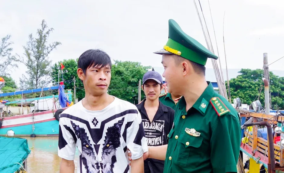 Cần Thơ: Kịp thời cứu 5 ngư dân gặp nạn Cần Thơ: Kịp thời cứu 5 ngư dân gặp nạn