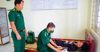 Cần Thơ: Kịp thời cứu 5 ngư dân gặp nạn