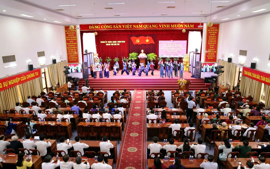 Cần Thơ ôn truyền thống, khơi dậy khát vọng phát triển Cần Thơ ôn truyền thống, khơi dậy khát vọng phát triển