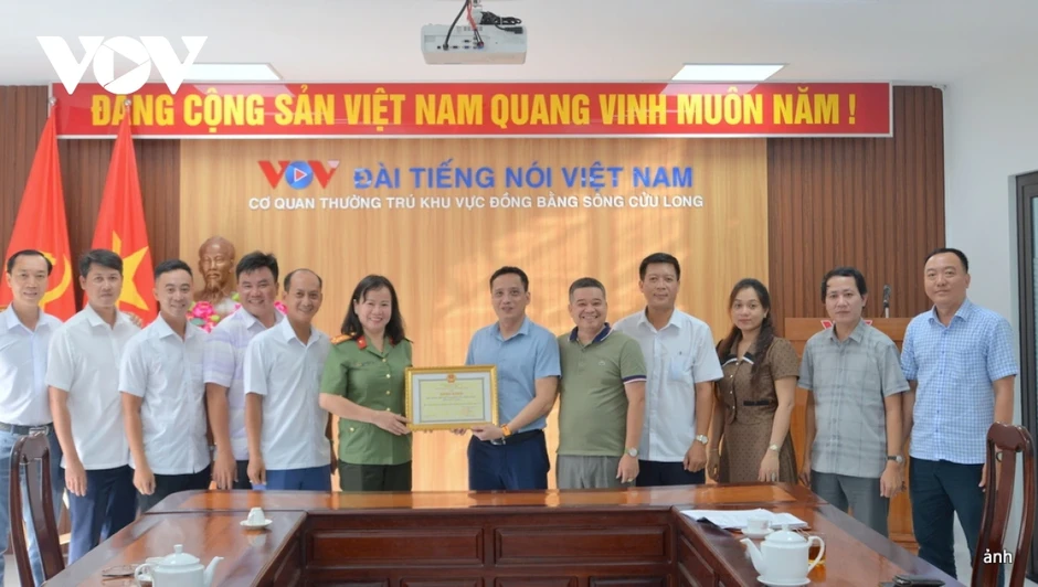 Cần Thơ tặng bằng khen TinVina-ĐBSCL vì thành tích bảo vệ an ninh Tổ quốc Cần Thơ tặng bằng khen TinVina-ĐBSCL vì thành tích bảo vệ an ninh Tổ quốc