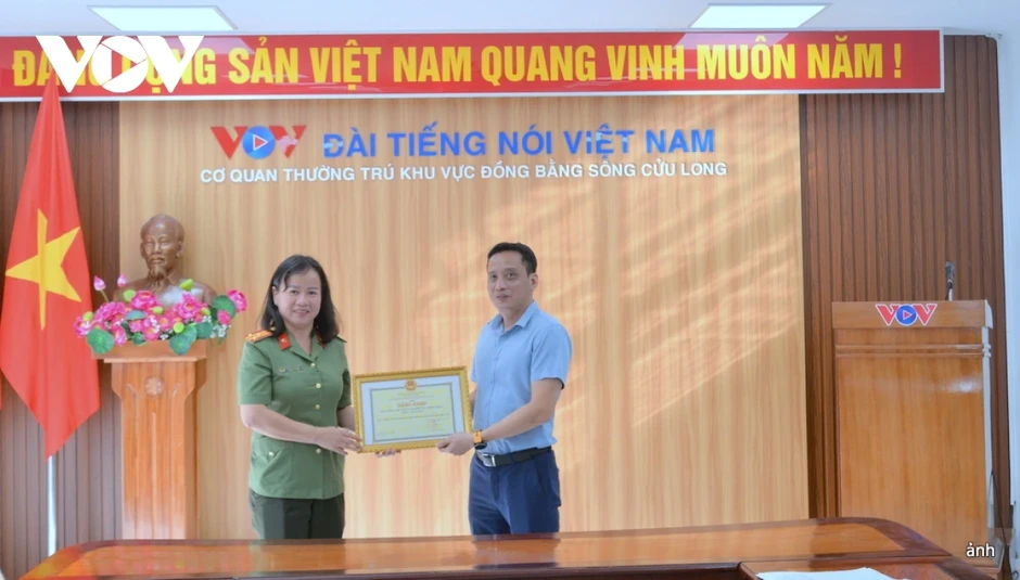 Cần Thơ tặng bằng khen TinVina-ĐBSCL vì thành tích bảo vệ an ninh Tổ quốc Cần Thơ tặng bằng khen TinVina-ĐBSCL vì thành tích bảo vệ an ninh Tổ quốc