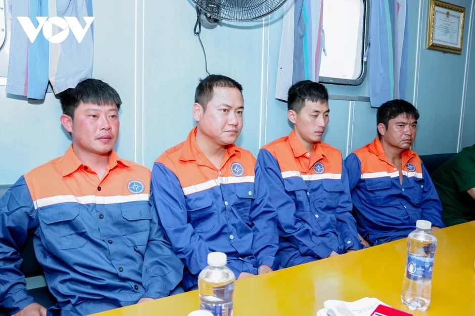 Cần Thơ tiếp nhận 4 thuyền viên gặp nạn trên biển Cần Thơ tiếp nhận 4 thuyền viên gặp nạn trên biển