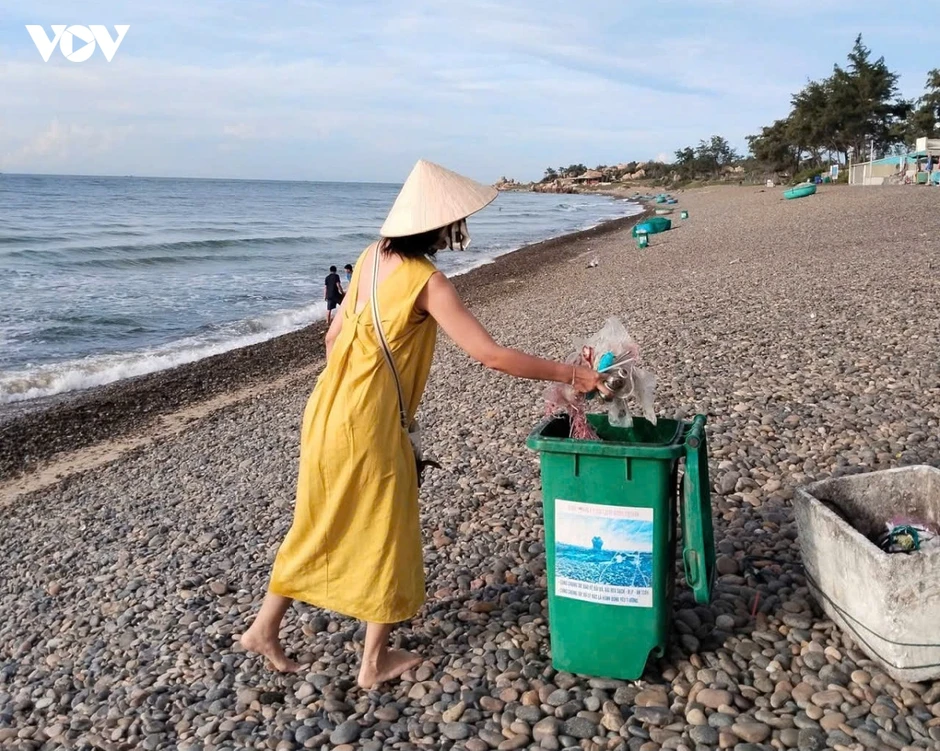 Cần xử lý dứt điểm lượng rác thu gom tại bãi đá 7 màu ở Lâm Đồng Cần xử lý dứt điểm lượng rác thu gom tại bãi đá 7 màu ở Lâm Đồng