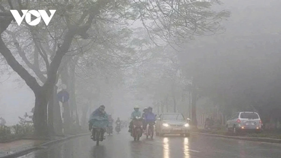 Cảnh báo dông lốc, sét và mưa đá sắp tràn vào nội thành Hà Nội Cảnh báo dông lốc, sét và mưa đá sắp tràn vào nội thành Hà Nội