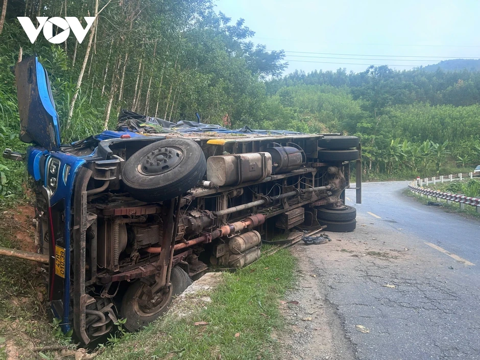 Cảnh báo mất an toàn giao thông trên đèo Vi Ô Lắc sau nhiều vụ tai nạn Cảnh báo mất an toàn giao thông trên đèo Vi Ô Lắc sau nhiều vụ tai nạn