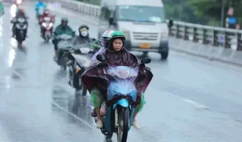 Cảnh báo mưa dông kèm lốc sét, mưa đá khu vực Hà Nội Cảnh báo mưa dông kèm lốc sét, mưa đá khu vực Hà Nội