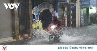 Cảnh báo mưa dông, lốc sét ở Hà Nội trong những giờ tới