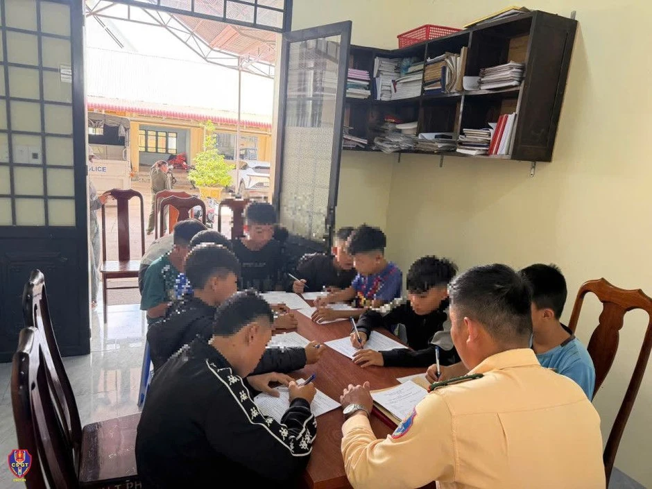 Cảnh báo nguy cơ cháy nổ từ trào lưu "độ" xe đạp điện của học sinh