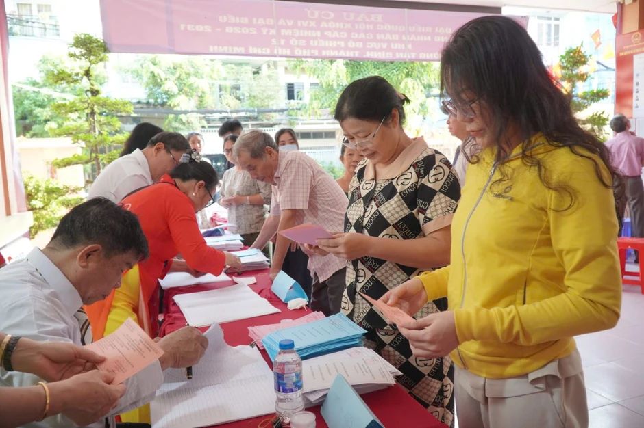 Cảnh báo nguy cơ lộ thông tin cá nhân khi đăng tải thẻ cử tri lên mạng xã hội