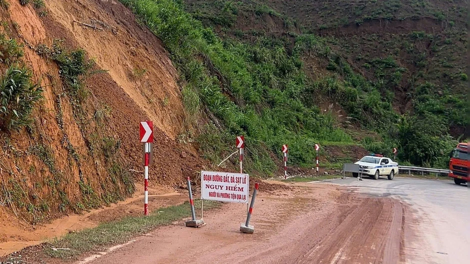 Cảnh báo nguy cơ sạt lở đất tại đèo Phượng Hoàng đoạn Quốc lộ 26 qua tỉnh Đắk Lắk