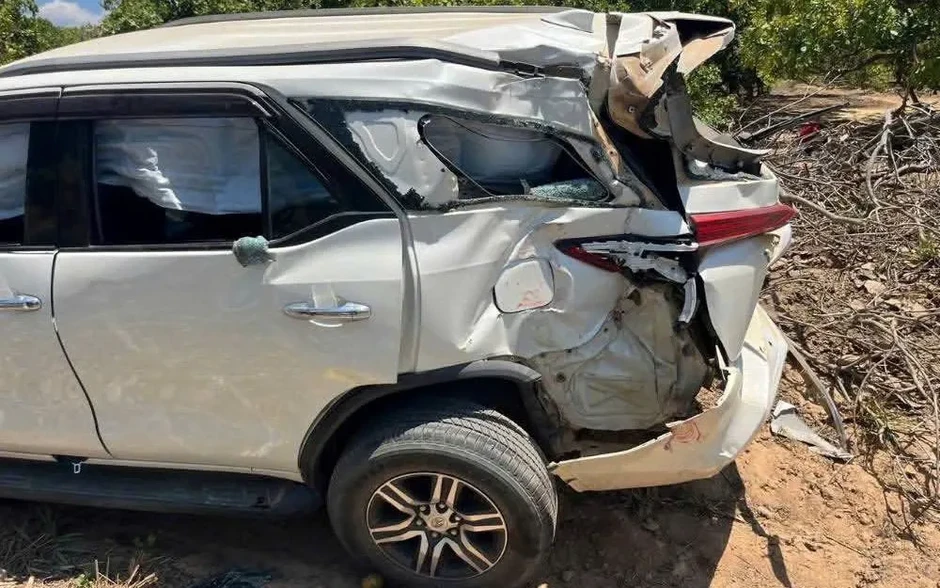 Cảnh báo nguy cơ tai nạn từ các đường ngang tự mở qua đường sắt Cảnh báo nguy cơ tai nạn từ các đường ngang tự mở qua đường sắt