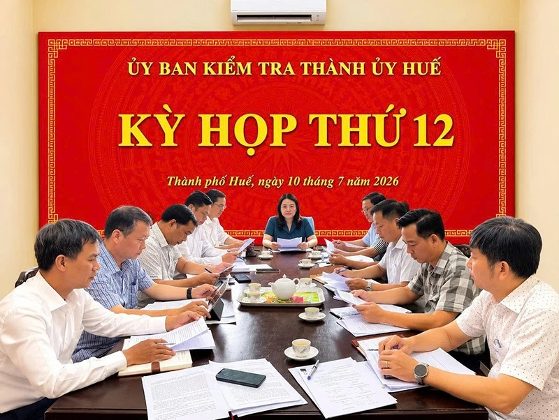 Cảnh cáo giám đốc, một phó giám đốc Ban QLDA Đầu tư xây dựng và Phát triển đô thị Huế Cảnh cáo giám đốc, một phó giám đốc Ban QLDA Đầu tư xây dựng và Phát triển đô thị Huế