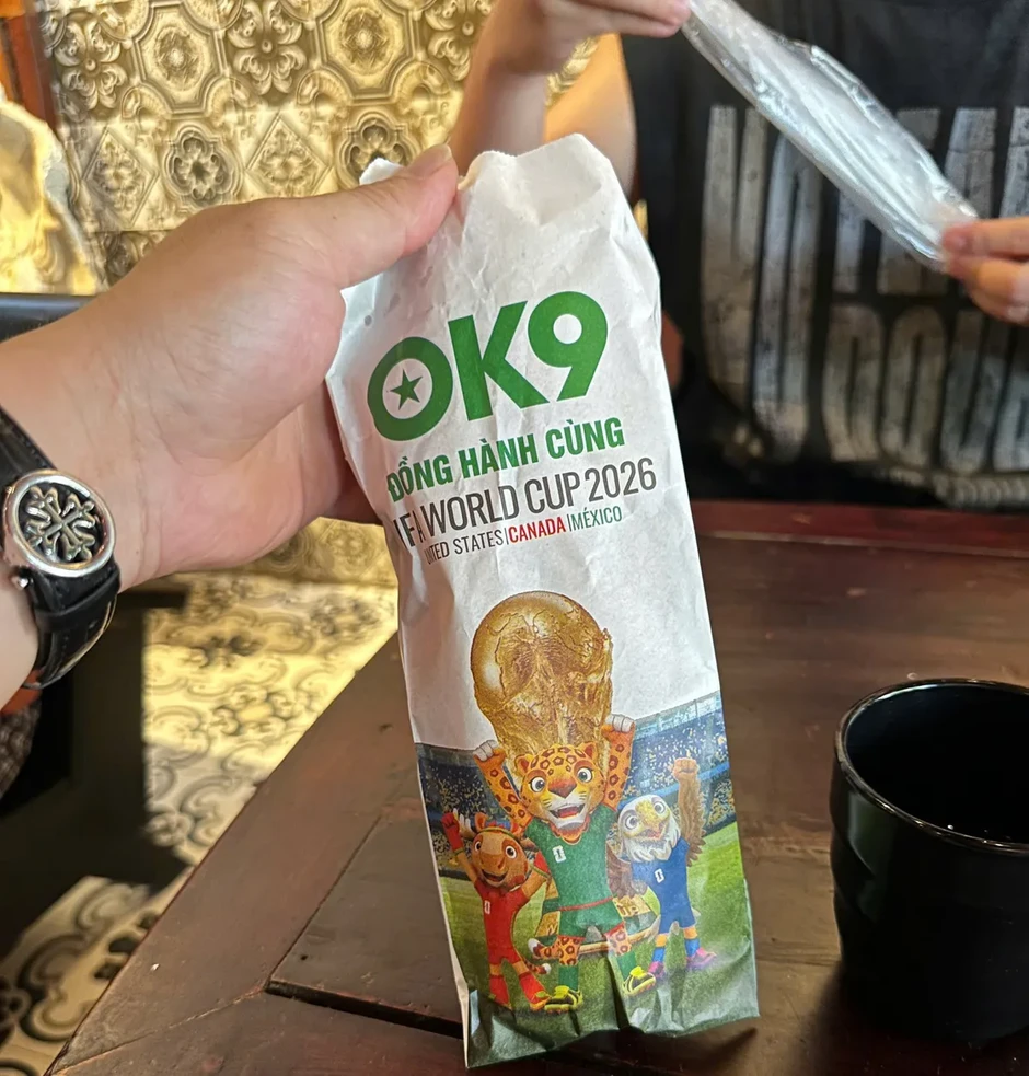 Cảnh giác thủ đoạn phát tán link cá độ bóng đá qua túi giấy, bao bì miễn phí Cảnh giác thủ đoạn phát tán link cá độ bóng đá qua túi giấy, bao bì miễn phí