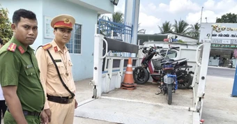 Cảnh sát bất ngờ kiểm tra, phát hiện nhiều xe đạp điện của học sinh được 'độ' để thể hiện 'số má'