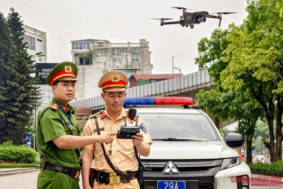 Cảnh sát bay Flycam kết hợp mắt thần AI xử lý dừng, đỗ xe sai quy định