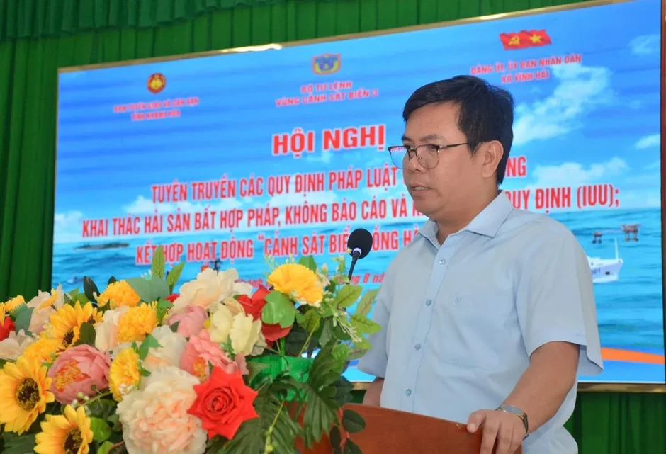 Cảnh sát biển đồng hành cùng ngư dân Khánh Hòa chống khai thác IUU Cảnh sát biển đồng hành cùng ngư dân Khánh Hòa chống khai thác IUU